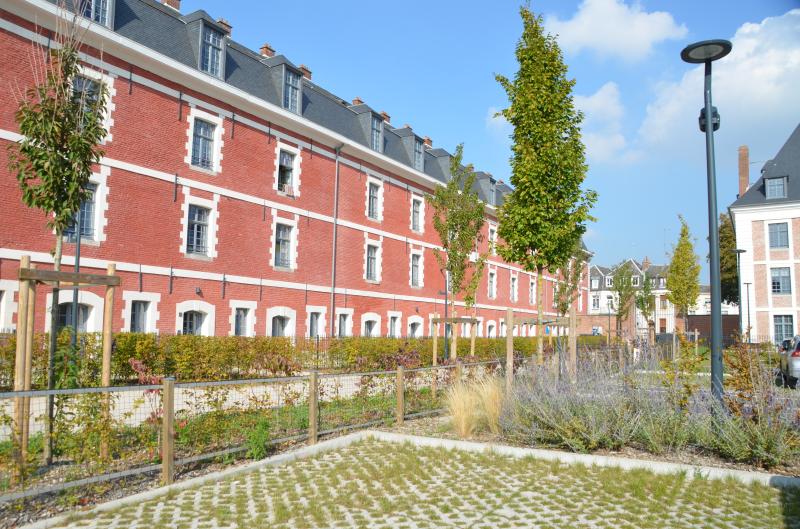 Résidence seniors Nohée Arras -  Les Jardins d'Artois : Façade de la résidence services seniors Cogedim Club à Arras