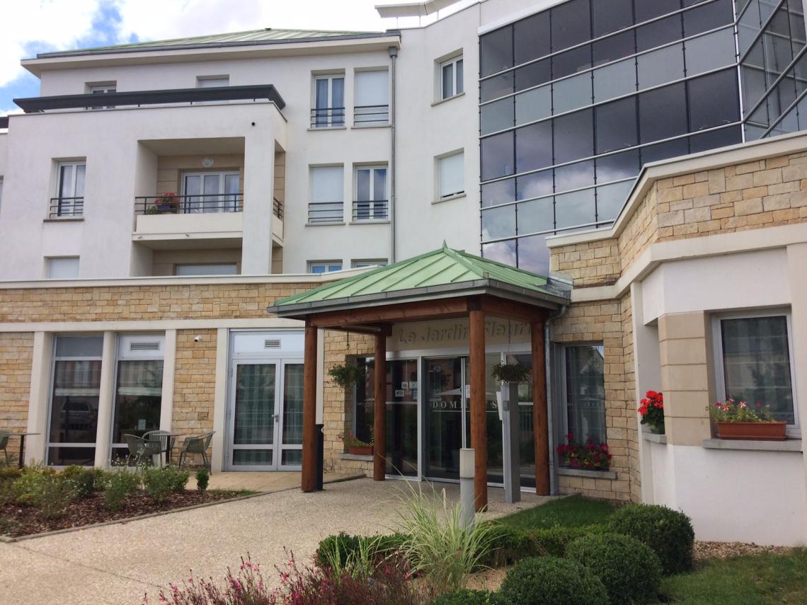  : Résidence Services Seniors DOMITYS Le Jardin Fleuri Entrée