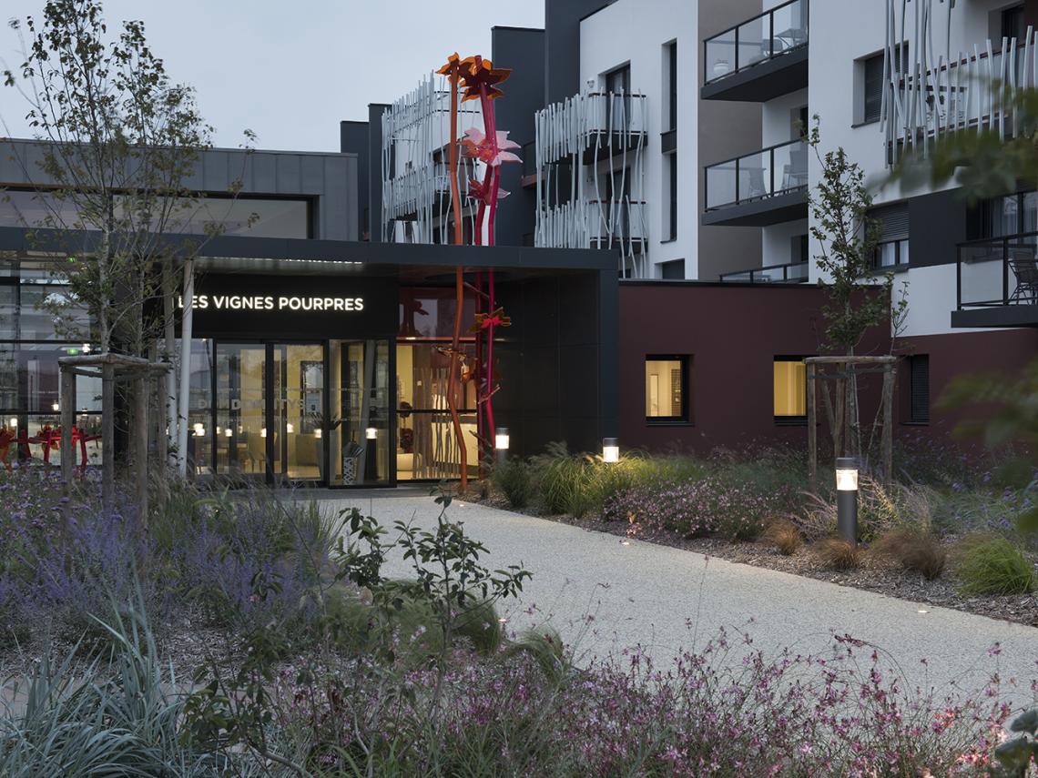 Résidence Services Seniors Domitys Les Vignes Pourpres Puilboreau Location d'un T1 à Puilboreau, près de La Rochelle, au sein d'une Résidence  Services Seniors. - 17138 - PUILBOREAU