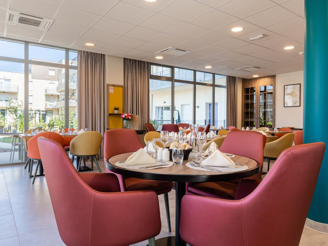 Résidence Seniors Les Girandières de Caen : Un restaurant piloté par un chef qui cuisine à base de produits frais