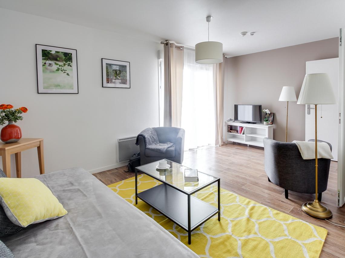 Résidence Seniors Les Girandières d'Avrillé : Appartement deux pièces, salon