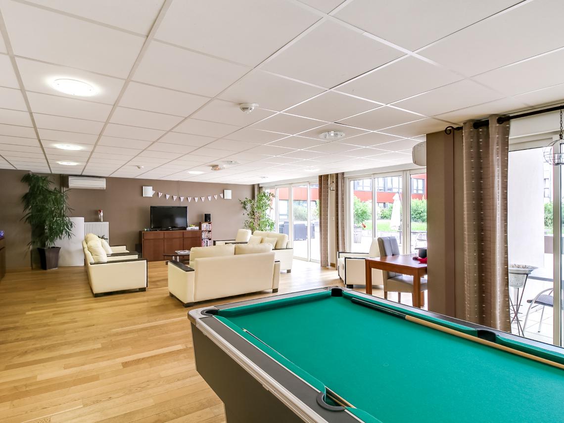 Résidence Seniors Les Girandières de Chalon-sur-Saône : Salon loisirs
