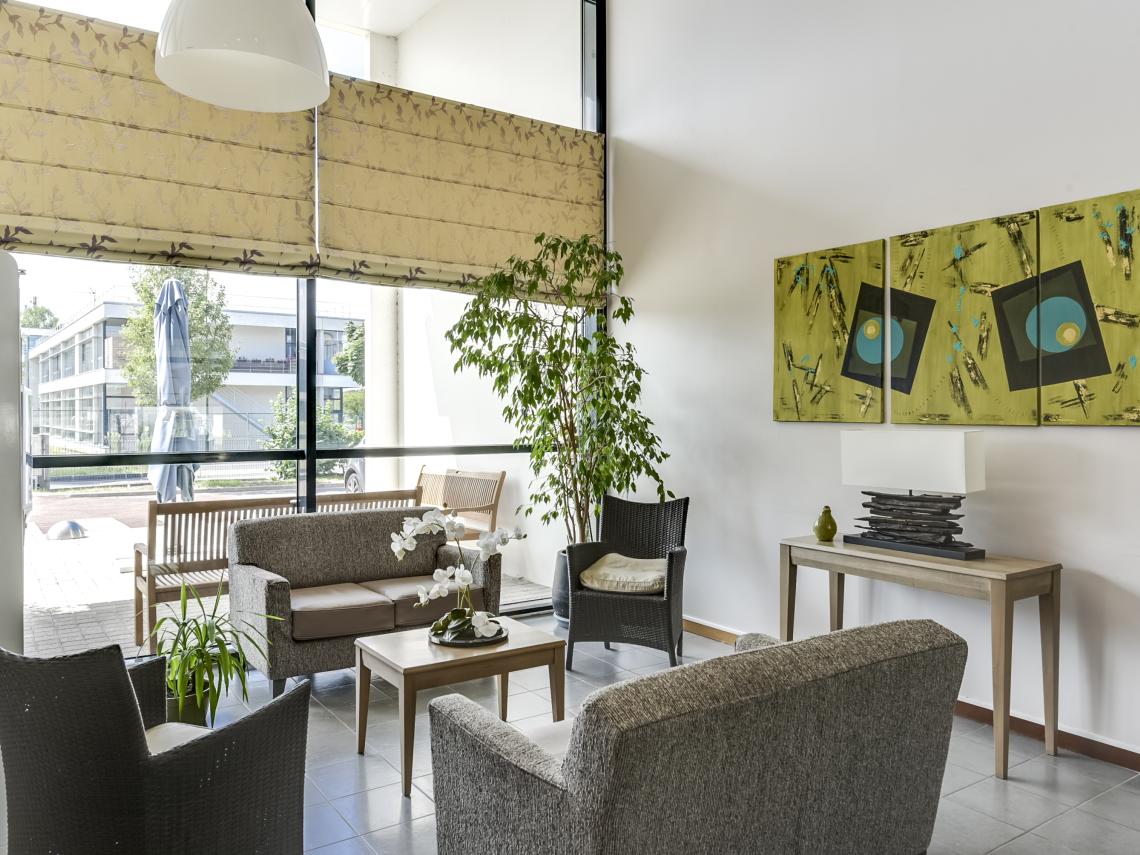 Résidence Seniors Les Girandières d'Osny : Espace détente, hall de la résidence