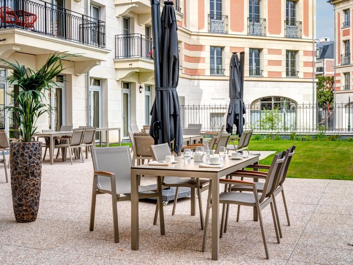 Résidence Seniors Les Girandières du Raincy : Terrasse du restaurant