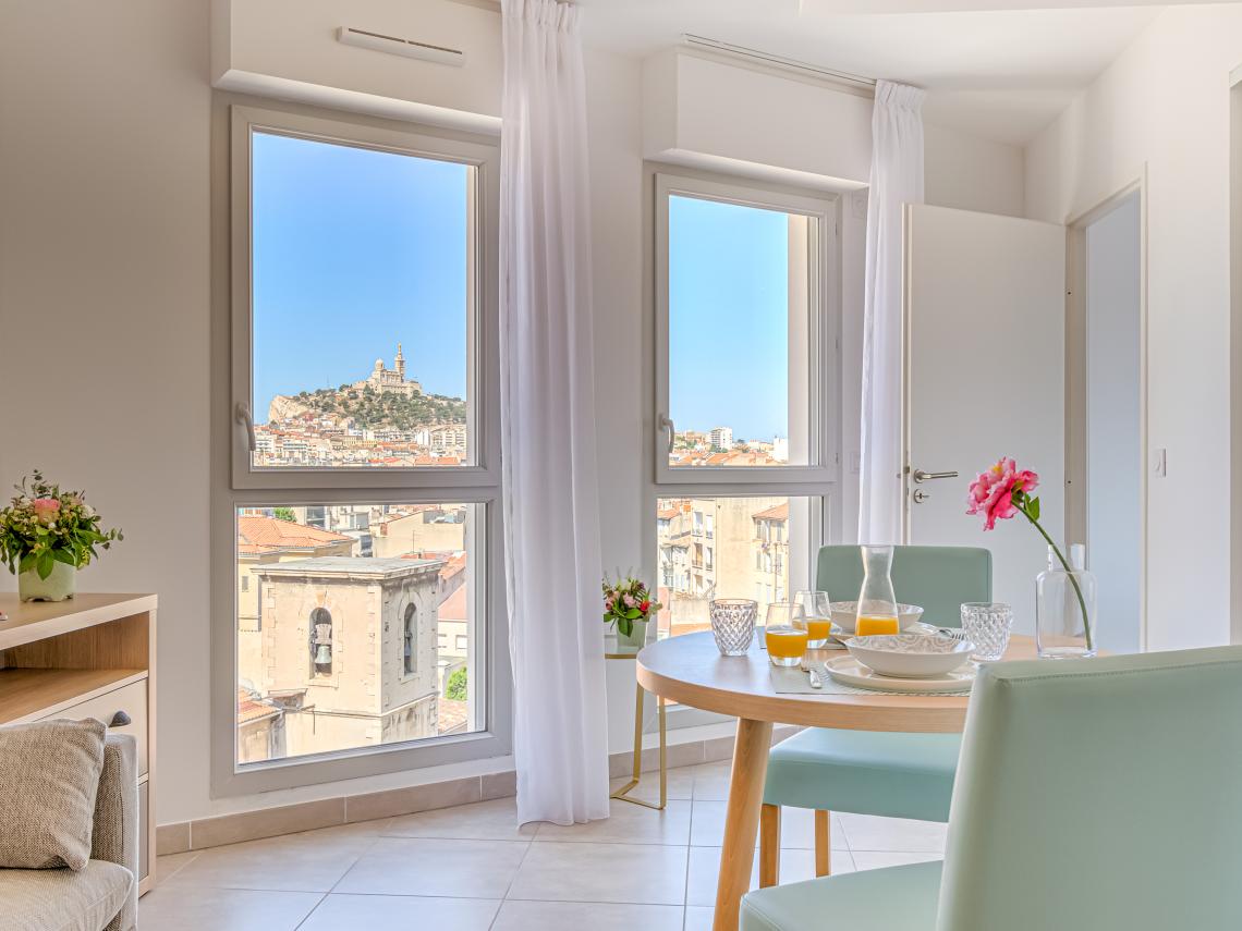 Résidence Seniors Les Girandières Marseille : Appartement deux pièces, salon