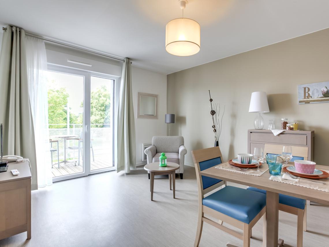 Résidence Seniors Les Girandières de Caen Les allées normandes : Appartement deux pièces, salon