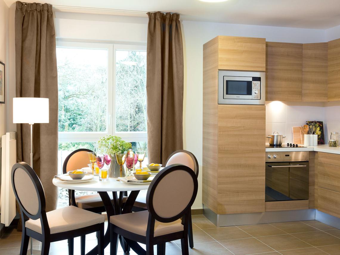  : Cuisine d'un appartement de la résidence pour seniors à Villejuif Cogedim Club