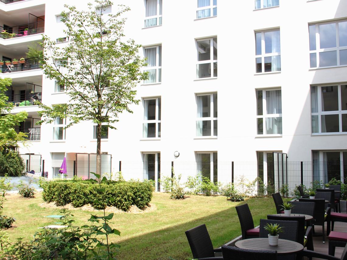 Résidence seniors Nohée Sèvres - Cour des Lys : Façade de la résidence seniors Cour des Lys