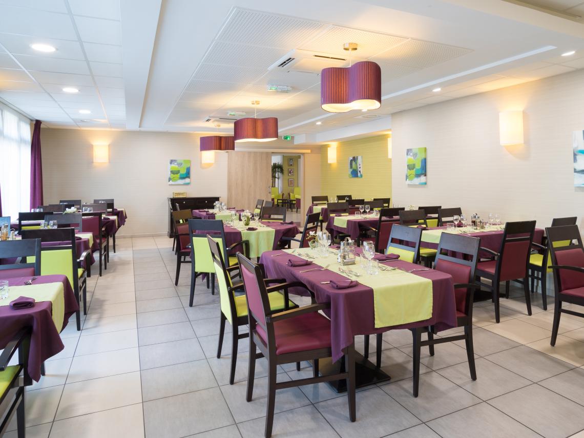 Les Essentielles Caen : Salle de restaurant