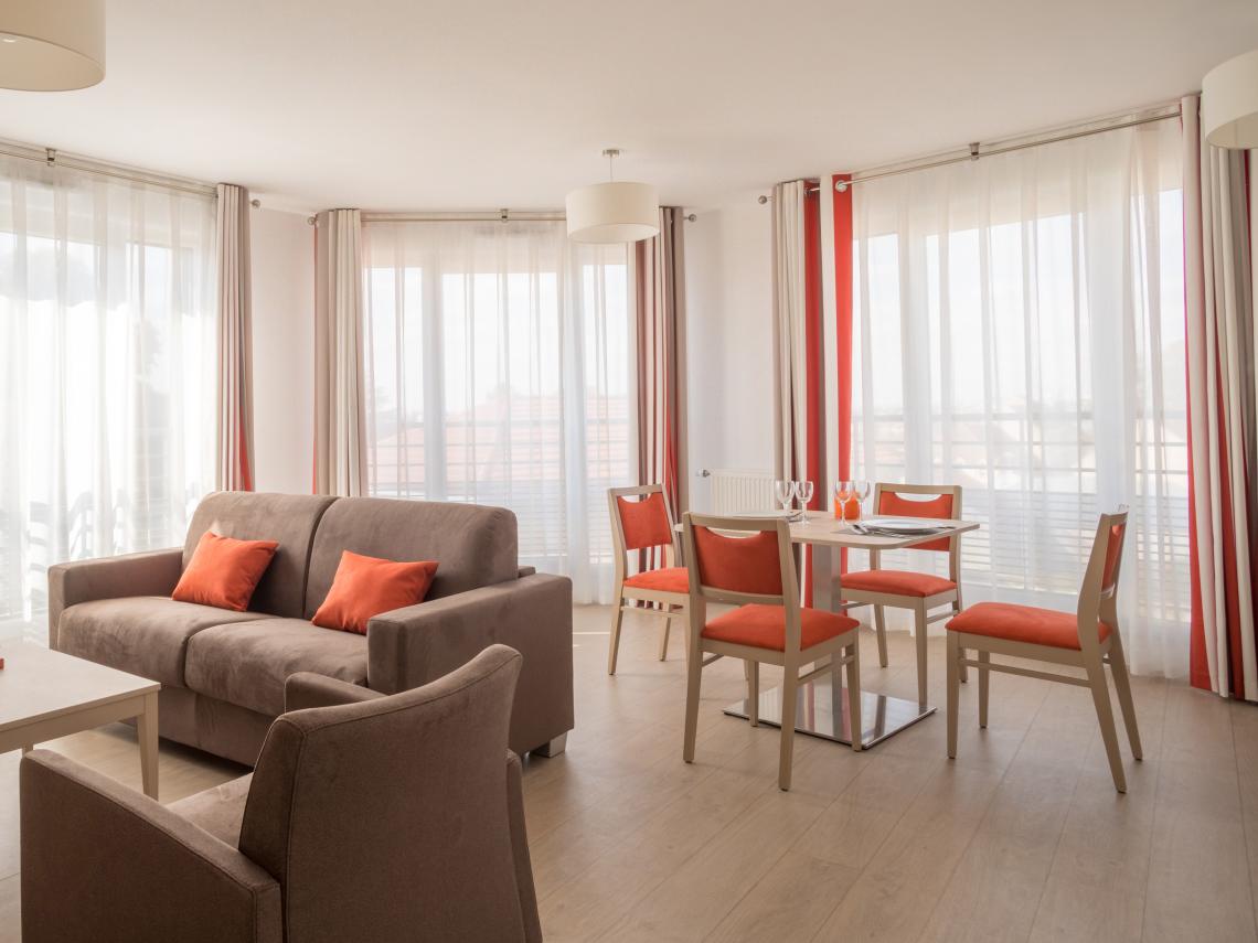 Les Essentielles Limeil-Brévannes : Coin salon, salle à manger