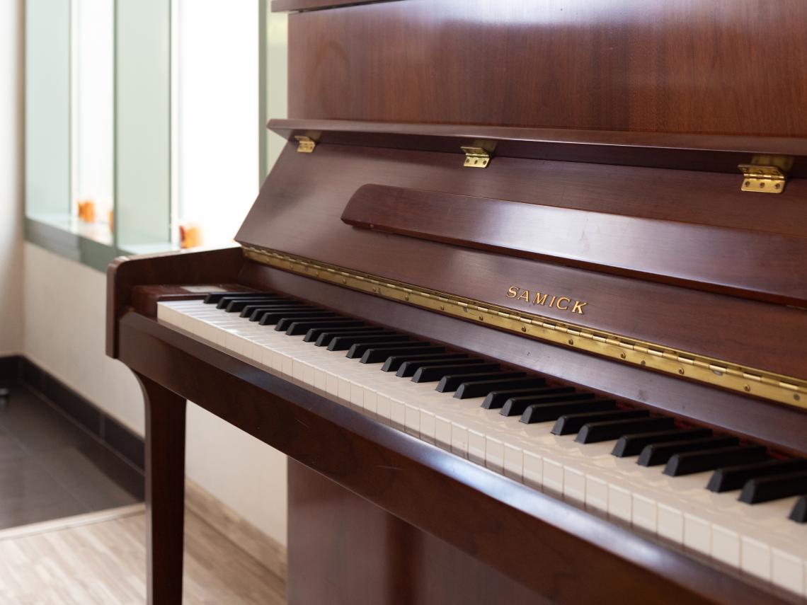 Les Essentielles Sainte-Soulle : Piano espace commun