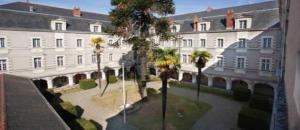  alt="Les Jardins d'Arcadie à Nantes : une Résidence Services pour Seniors dans un ancien couvent"