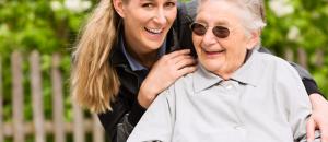 Travail et emploi dans le domaine de la retraite (maisons de retraite) : Travailler dans les services à la personne : Accompagnement hors domicile