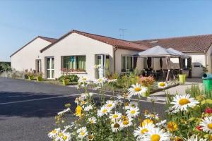 Chambre EHPAD  à Monts-sur-Guesnes - Lot LMNP géré par COLISEE - Revenu locatif immédiat 5,79 %