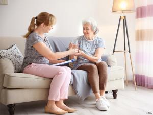  alt="Comment les services d'aide à domicile d'Amelis améliorent la qualité de vie des seniors​"