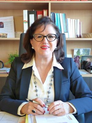  alt="Interview de Mme Evelyne GAUSSENS, Directrice Générale de l'Hôpital Privé Gériatrique Les Magnolias - HPGM"