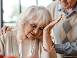  alt="L'importance du soutien psychologique pour les seniors et leurs proches aidants"