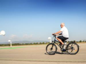  alt="Senior faite du vélo : Tomybike, une jeune marque française vous propose un vélo 100% plaisir"