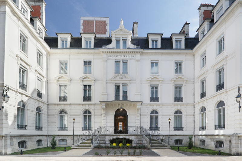 VILLA MEDICIS BESANCON : Villa MEDICIS entrée du Perron
