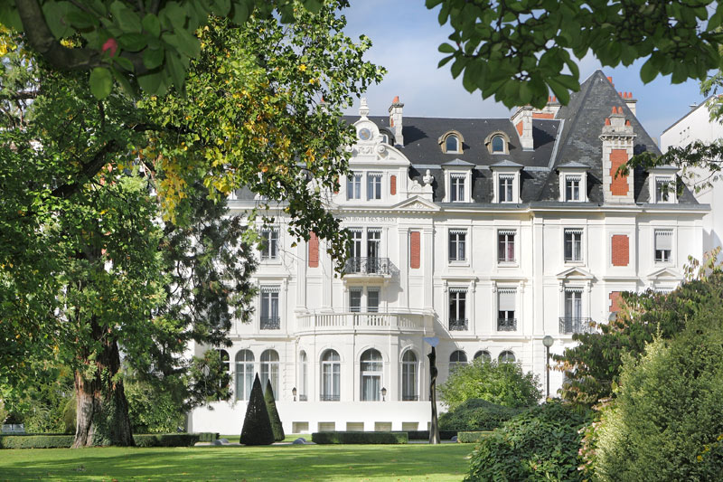 VILLA MEDICIS BESANCON : Villa MEDICIS vue du parc Micaud