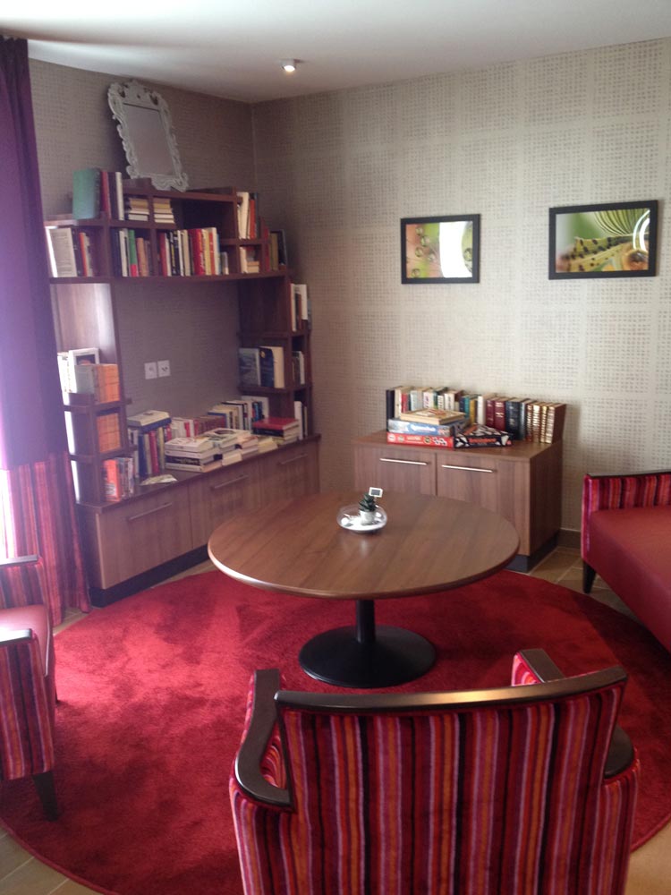 Résidence Idylia La Renaissance : Le salon/bibliothèque