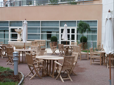 Résidence Service ORPEA Léonard de Vinci : Terrasse de la résidence