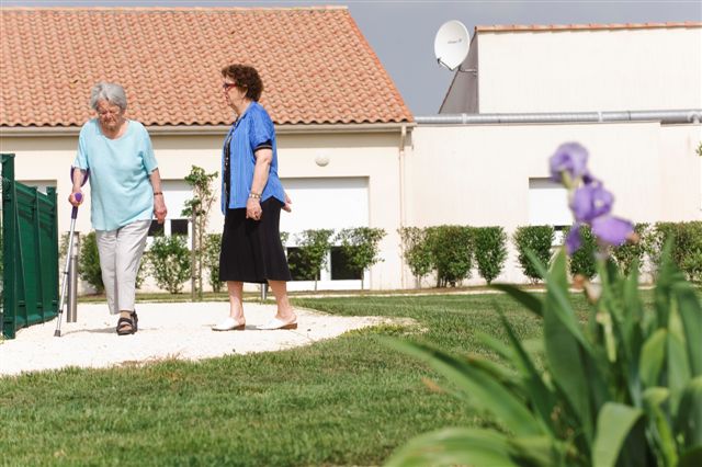 Les Résidentiels de Tonnay-Charente : Promenade au jardin