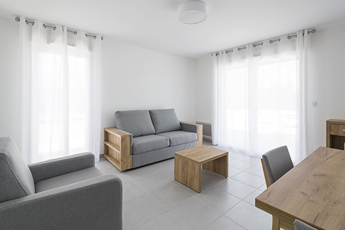 Occitalia, Résidence Services Seniors : L'Orangerie Château-Levat : Salon d'un appartement