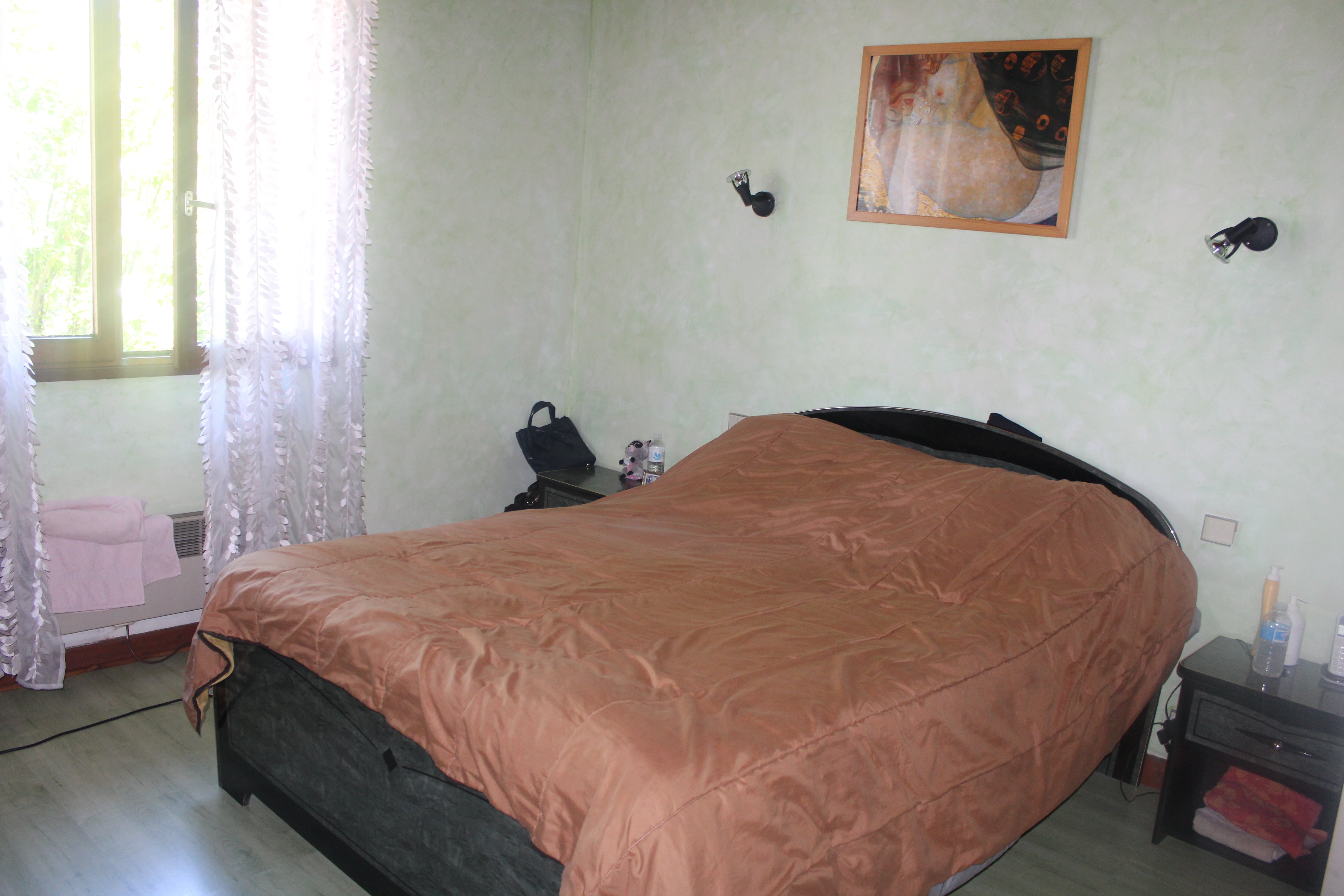 Chambre  - 17 m2, le prix -440 euros, charges comprises