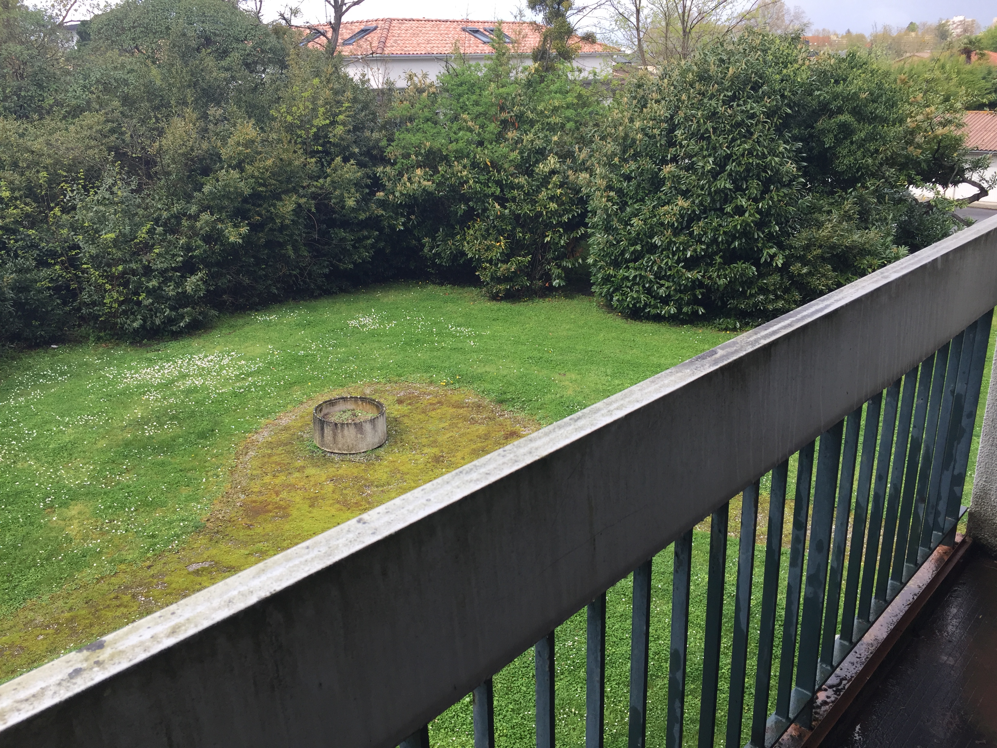 balcon arrière d une chambre