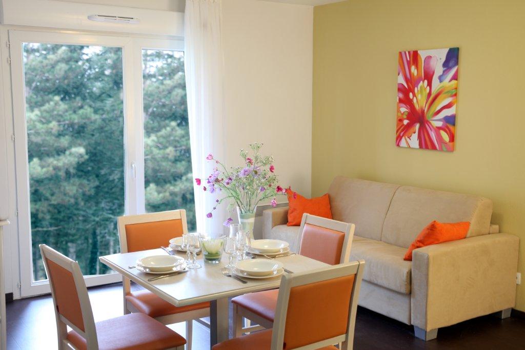 Les Essentielles Nègrepelisse : Vue d'un appartement
